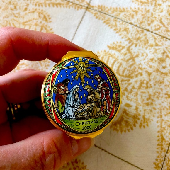 Halcyon Days 2000 Christmas Enamel Round Trinket Box (w/ red box)